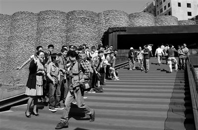 �׽��ղ���ǩԼ647��Ԫ