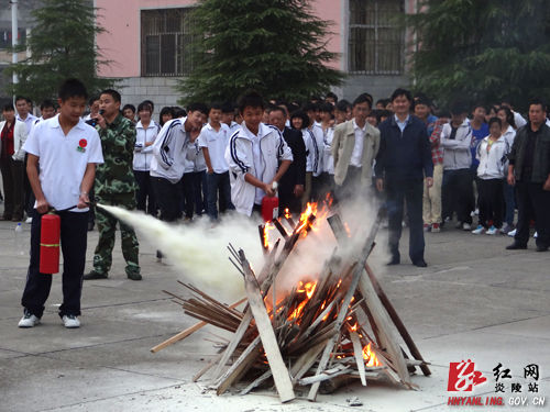 炎陵一中普及安全知识提高师生避险能力