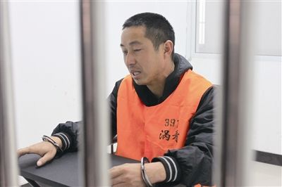 “黑衣人”金店大吼“不许动!”