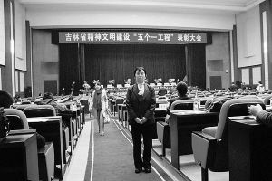 《扶起你》扶起人间美丽