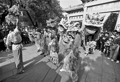 山会首日3.8万人涌入千佛山