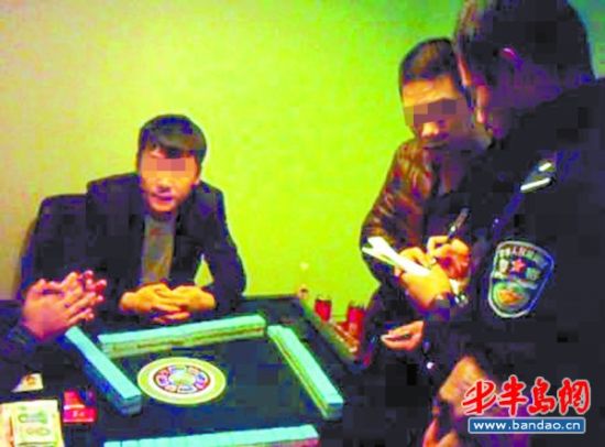 眼镜男专偷女士丝袜内衣 治安清查抓获69嫌犯