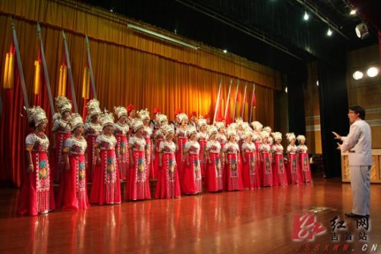 ���ף�����֮������ϳ��Ž�����άҲ�ɽ�ɫ����