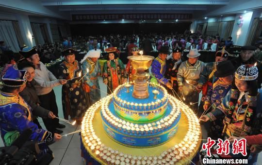新疆博斯腾湖畔蒙古族民众庆传统节日祝祖鲁节