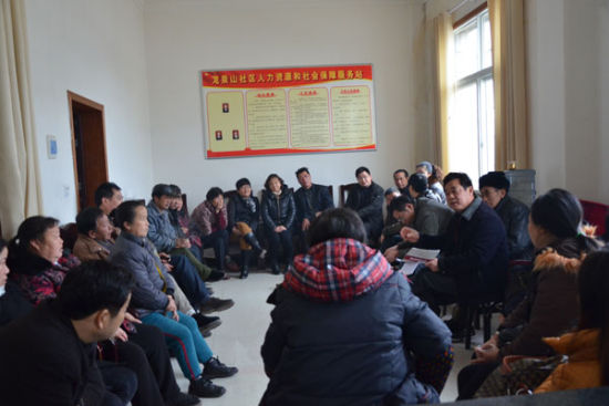 沅陵县“两桥一路”指挥部召开拆迁座谈会