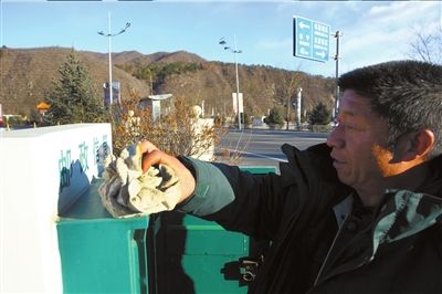 北京最北邮递员穿梭山路30年