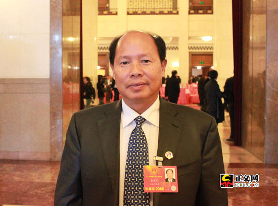 全国人大代表,云南省德宏傣族景颇族自治州人大常委会主任余麻约.