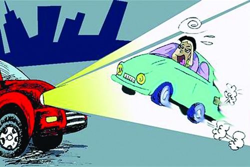 夜间滥用远光灯惹人恨 部分地方已实施惩罚制度