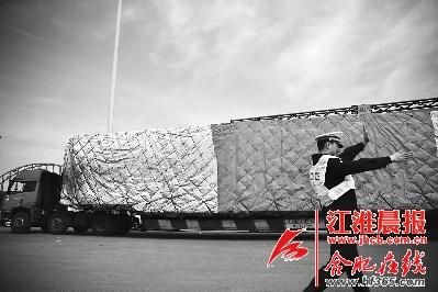 合肥交警集中查处车辆违规行为