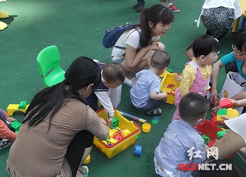 长沙一幼儿园举办母亲节活动 对孩子进行感恩