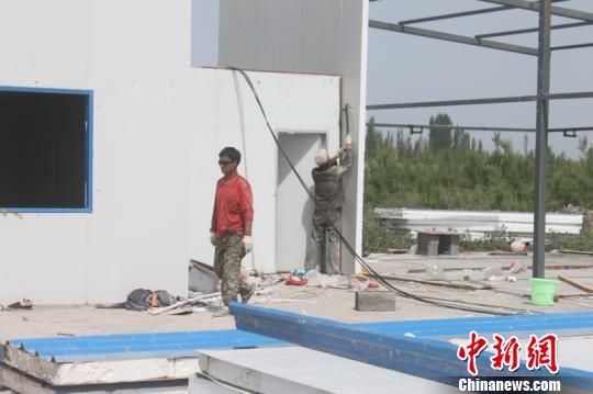 新疆阿克苏重拳整治拆除违章彩钢板建筑6626