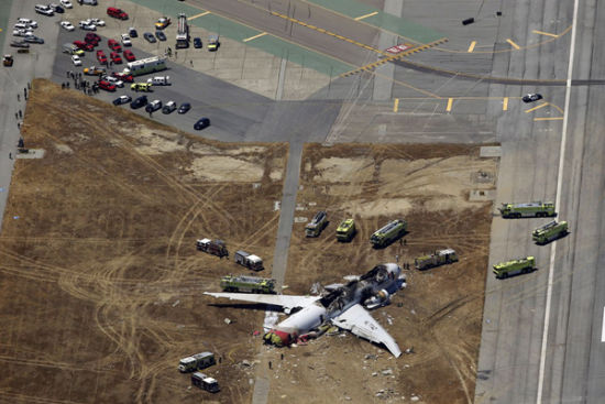 韩国亚航波音777客机在旧金山坠毁 2人死亡7