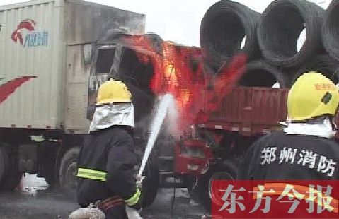 燃气货车起火消防员冒死关阀门