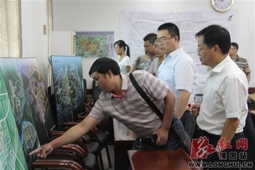 隆回县举行城南城北片区规划方案比选会