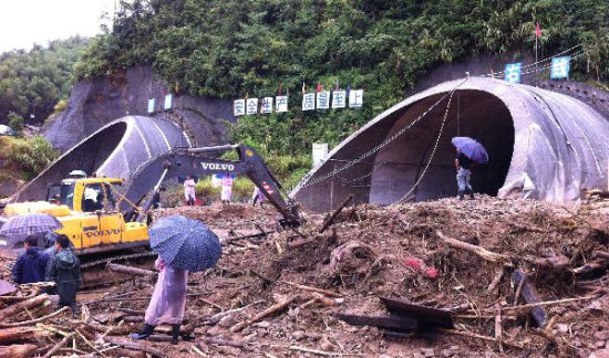 蓝山县有多少人口_一家六口三人患癌症蓝山县委书记四访癌症家庭