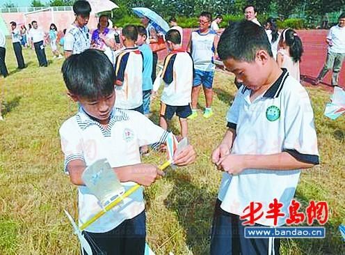 胶州市首届青少年航模大赛在实验初中举行