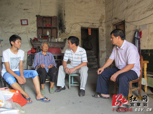 宜章县第七中学教师在家访中过教师节