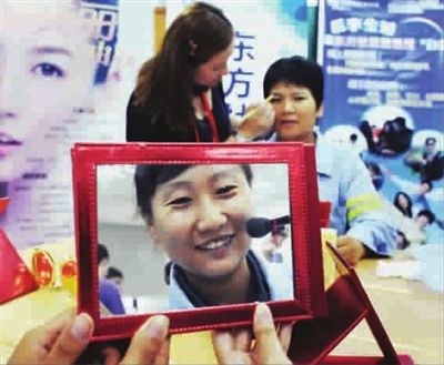 城市<em>美容师</em>学美容_新浪新闻