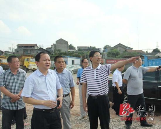 辰溪县委书记杨一中调研城建重点项目建设
