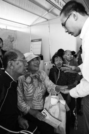 老年人最需要什么 一是健康二是气顺