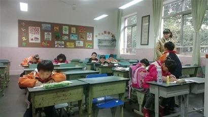 孩子放学早咋办 上免费托管班去