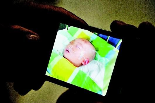 重庆10岁女孩<em>摔打婴儿</em>事件追踪