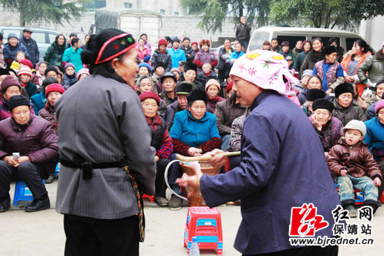 保靖县毛沟社区举行老年人保健知识抢答赛