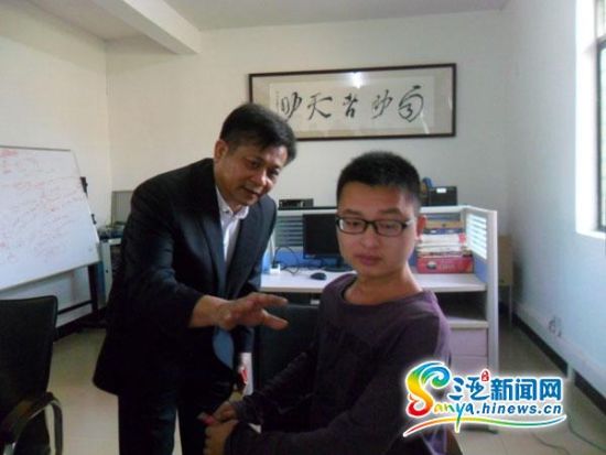 省残联领导看望海南残友全体成员 送来春节问