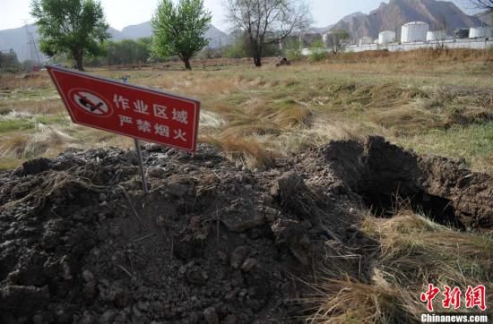 目击兰州自来水苯超标自流沟:油污覆盖恶臭刺鼻