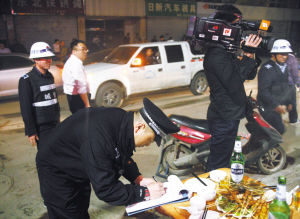 露天炭火烧烤一晚上清查百余处
