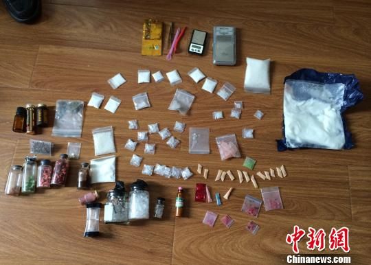 男子吸毒后制噪音被诉 警方查获家中300克毒品