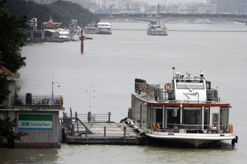 广州堑口码头至省总码头过江轮渡受大潮影响停航