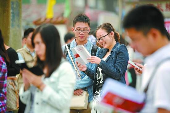 重庆公务员考试 3万余人竞争977个岗位