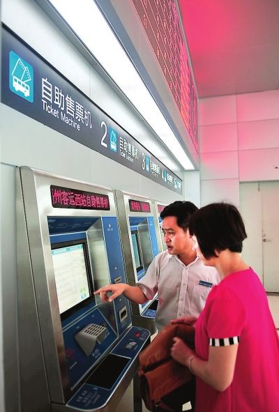 新汽车西站启用自助售票机检票机