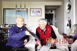 学电脑、玩单反、刷微信老人也很潮