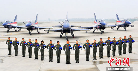 空军司令员政委同时出席中国航展庆祝空军65