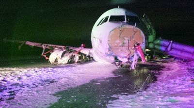 加拿大载147人客机冲出跑道