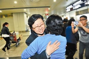 尼泊尔地震救援: 中国护照凸显含金量