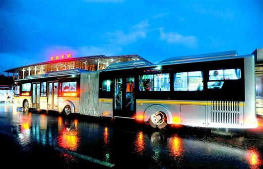 宜昌BRT快速公交昨开通运营