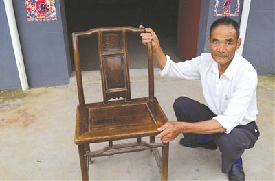 村民家祖传绿檀木官帽椅已有500多岁
