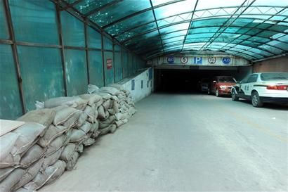 早报记者探访往年被淹小区 防洪沙袋排水泵已