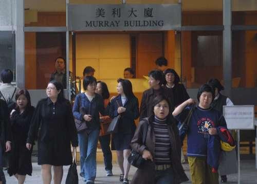 香港公务员队伍持续老化 退休人数将倍增(图)