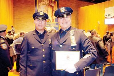 纽约多名华裔警官晋升 众亲友升职礼分享荣耀
