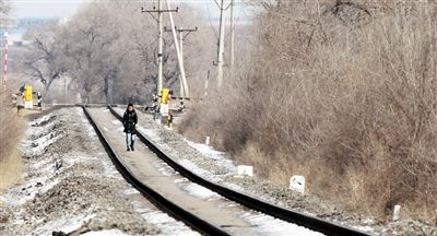 ���������Ӻᴩ������ײ���г������������(ͼ)