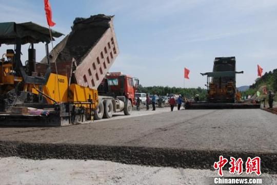 河北张石高速公路年内将全线建成通车(图)