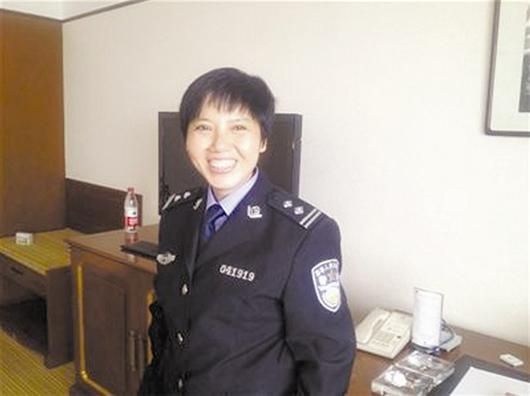 图文:丈夫缉毒牺牲 女警给他写信26年