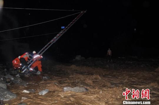 湖北宜昌暴雨致8.1万人受灾(图)