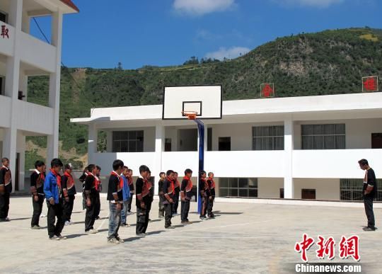 行走大凉山:云上的“特西村小学”(图)