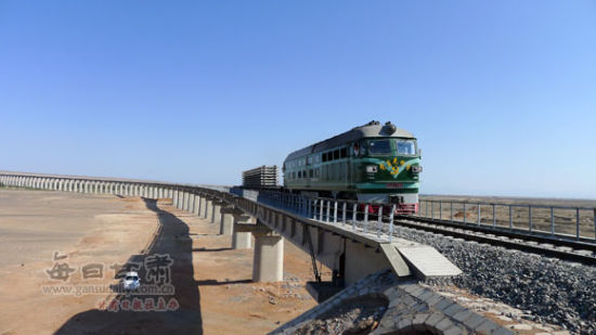 哈罗铁路:死亡之海的生命之路(组图)