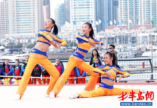 全民健身操赛小选手表现完美 难倒裁判(图)